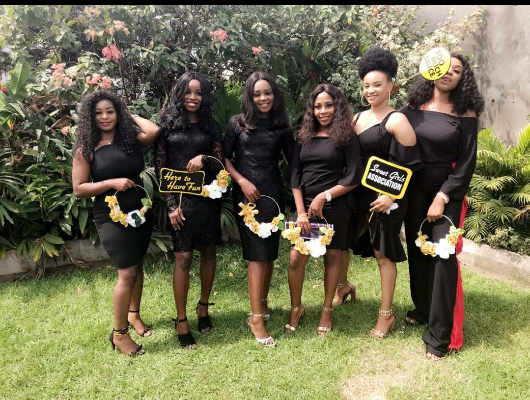 Choplifeshow's tweet image. While y'all at it 🤗pls remember #ChopLifeWeddings is still the no.1 wedding company in #PortHarcourt ! Rendering any wedding service you desire: #photography #VideoCoverage #photobooks/frames #bridalshowerdecor/accessories, #weddingdecor etc
