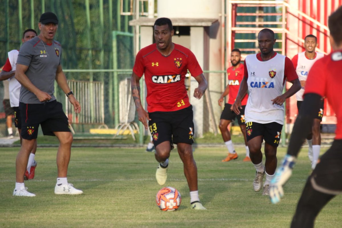 rugidodailha's tweet photo. Treino técnico-tático marca quarta-feira do Leão. Saiba mais em: https://t.co/QYEiwrzvYh #PST

#RugidoDaIlha #RGDI #PST 🦁⚫🔴 https://t.co/EWGVeucKz7