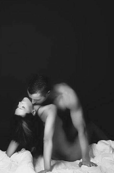aranzzagar's tweet photo. Tus besos recorren mi cuerpo, encendiendo el fuego de mi sangre, tus caricias me hacen vibrar, es tanto el amor como el deseo que me dejas indefensa y completamente a tu disposición, TUYA!
#AdorablePerversa https://t.co/XK7bAx2UkR