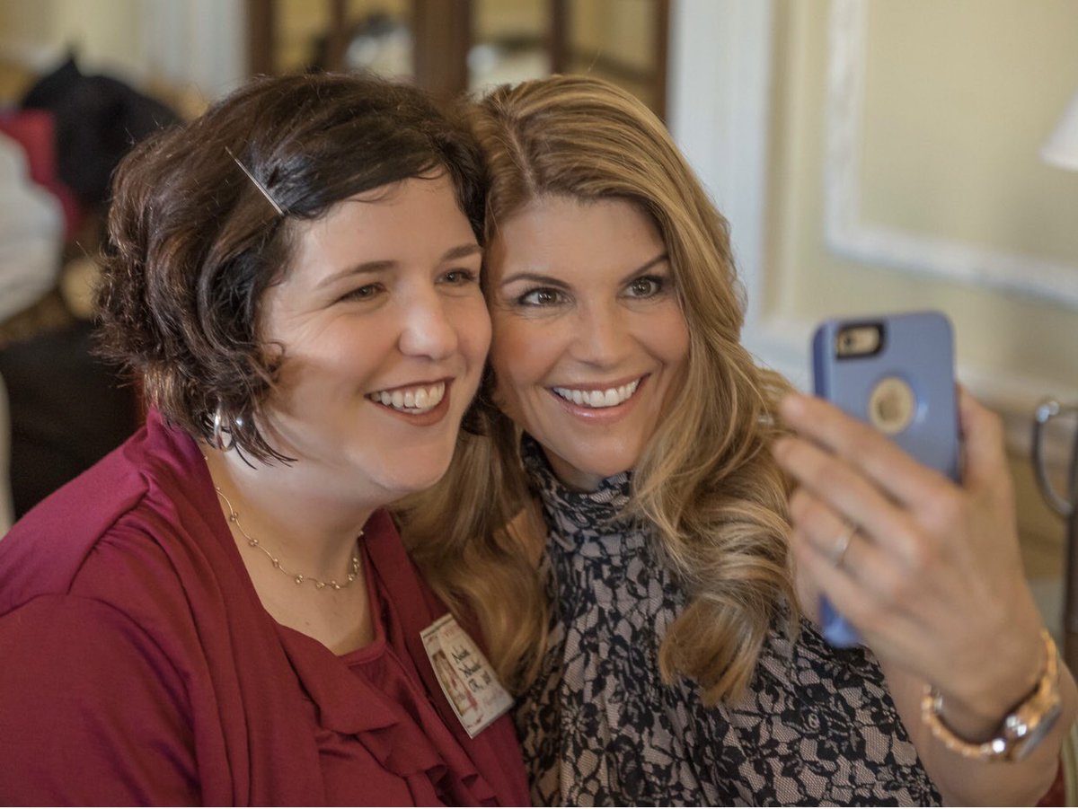 This is such a special memory for me from 3 yrs. ago at #HFR2016. You made my day, @LoriLoughlin! Thank you for your kindness!! 💝🤳🏻 

2nd photo credit to #ArdraMorsePhotography.
