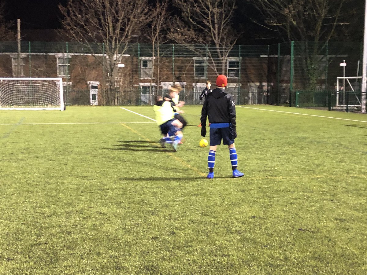 hull_u14's tweet photo. Boys putting in their final shift before Sunday’s game at home to hessle cheetahs ..... I’m only staying a short while as I hear they are training so I’m off to spy #lufc #spygate https://t.co/bKRd4nrWHo