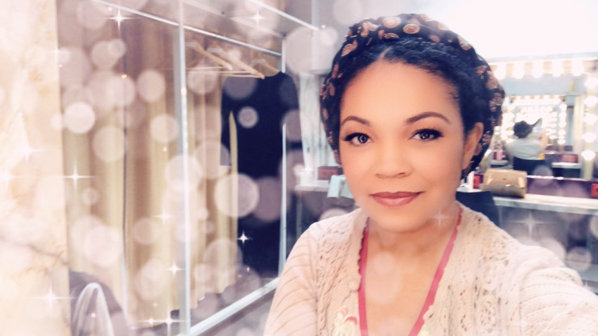 JanaiBrugger's tweet photo. Clara is ready!! #porgyandbess #openingnight #Amsterdam #soldoutrun 💜💜💜🤗🥰🥰 https://t.co/eFCgZy6cru
