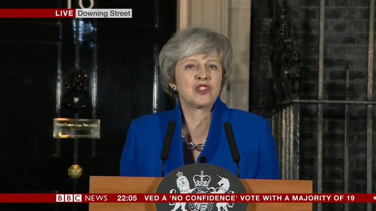 lazyclod's tweet photo. Theresa May just gave a speech after the confidence vote. Is that jacket a hidden sign? 🤔🇪🇺 #BrexitChaos #NoConfidenceMotion #blueu https://t.co/PtuIszBCs3