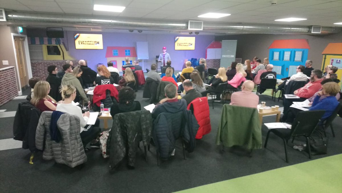 MitchBelfast's tweet photo. #SofELite #Evangelism training at @thrivinglifechurch tonight.
So much potential in the room! https://t.co/w2rLaHYdAk