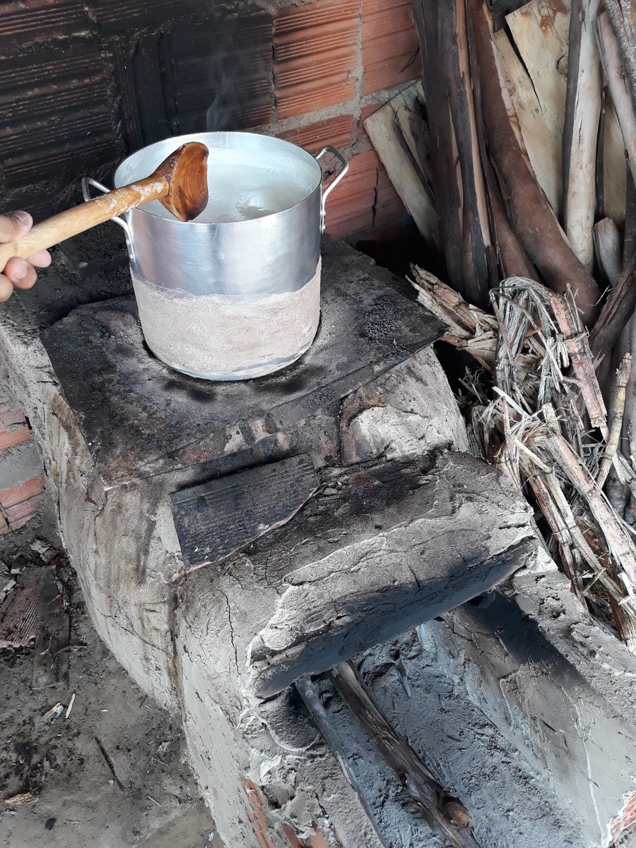 RevJC4's tweet image. Eu fazendo doce de leite com Coco e ameixa.