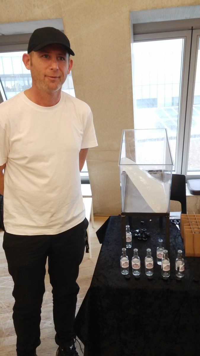 PhilBartonKBT's tweet photo. Dropped in @TateExchange today @csm_news The place we buzzin! Join me in Saturday 12 - 3 @tatemodern for fun workshop New Macaws, No Maw Saws! #macaw #rainforest #threatened #RememberNature https://t.co/KVXsI0Wh6B