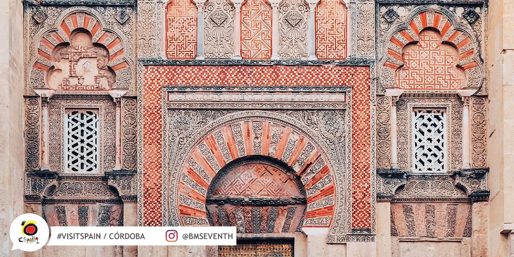 EspanaEnLatam's tweet photo. Patterns on patterns on patterns. The Mosque-Cathedral of Córdoba is the embodiment of visual pleasure 😵. #VisitSpain #Córdoba #SpainCulturalHeritage  @CordobaESP  @viveandalucia @unesco https://t.co/E7fmV3TXfn