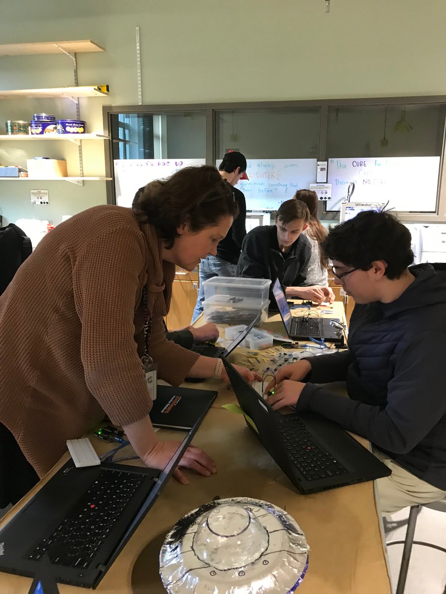 MInventeam's tweet photo. Great Tech Session today! #inovating, #creating, #collaborating, #WeRMarshfield, #WeRInventors! https://t.co/lFewXP3P4i