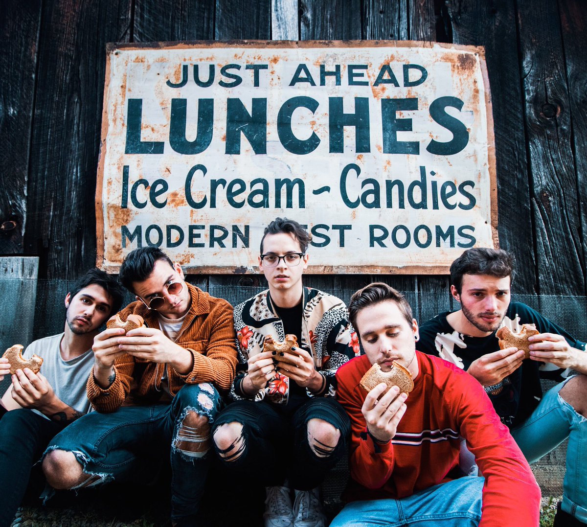 WeAreTheWrecks's tweet photo. idk 🥪 #NewProfilePic https://t.co/gPFXz6IeDF