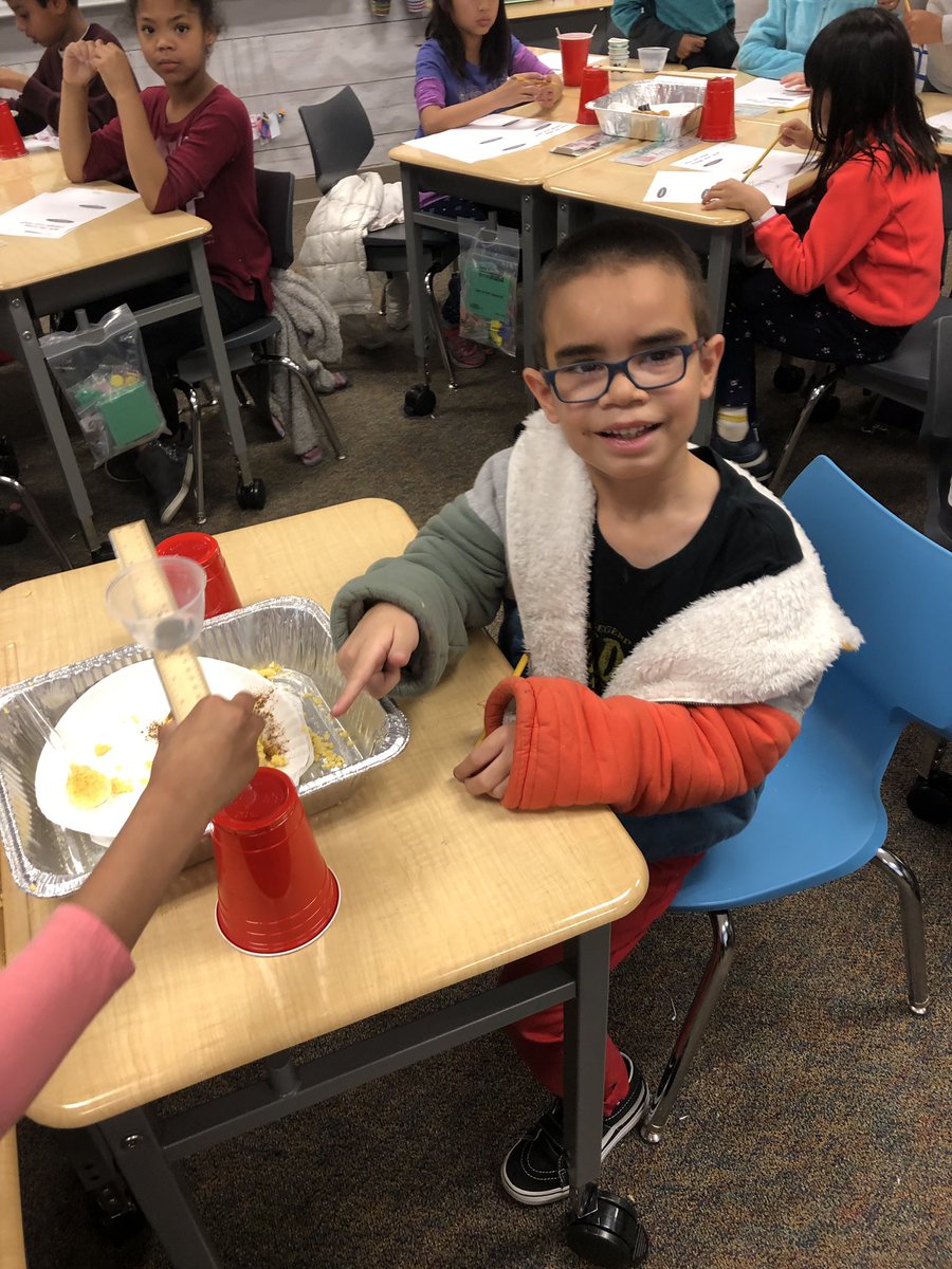 MissLittlejohn2's tweet photo. Exploring what’s strong enough to make canyons today. We came up with some pretty thoughtful responses on how canyons are formed! https://t.co/KmrhOGiaaR
