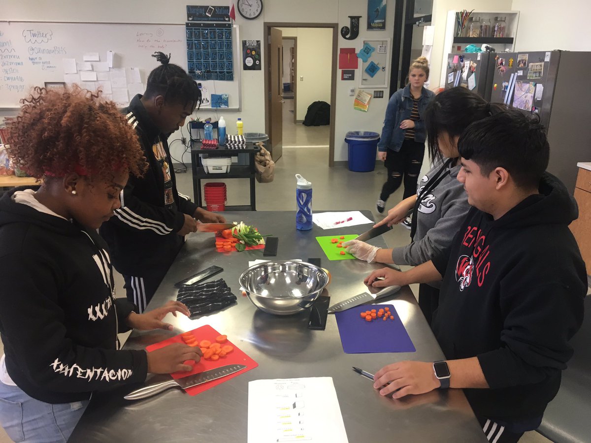 Learning #knifeskills and eating a healthy snack! #twobirdswithonestone #BengalUp #braswellhs