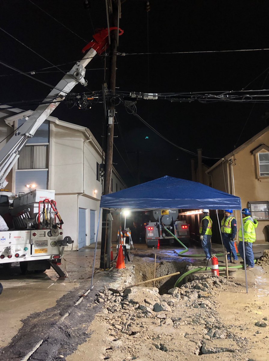 IBEW465's tweet photo. Thank you to all of our @ibew #UnionUtilityWorkers at @sdge who worked to restore service to the customers affected by yesterday’s gas outage in Normal Heights. Our crews worked all day and night in the cold and rain, battling muddy conditions to complete repairs. #WeAreIBEW465 https://t.co/d8K0m6tgZx