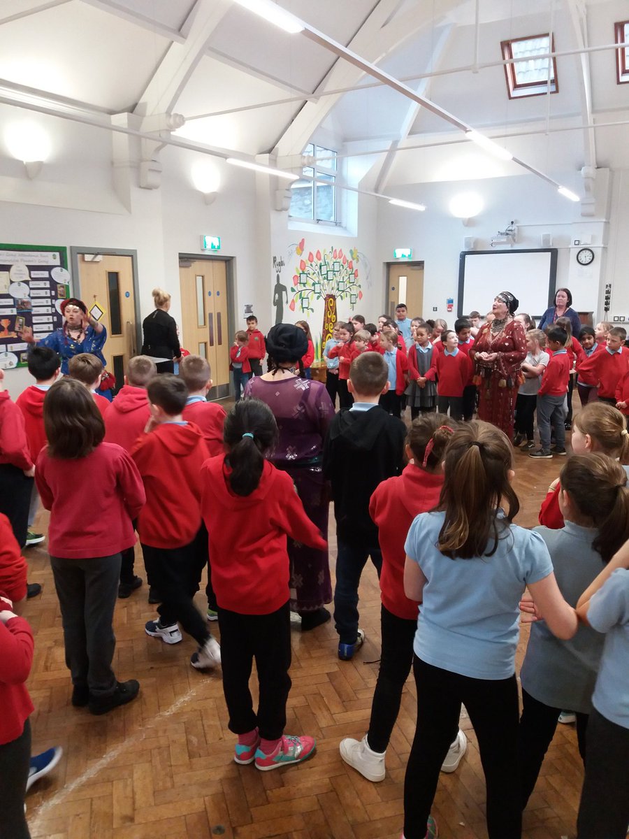 PentrerGraig's tweet photo. We learnt to dance like an ancient Egyptian today thanks to the lovely Lotus Sisters Egyptian folkloric dancing group. We even had a tribe v tribe dance off! 💃#pgpmercury #pgpneptune #pgpvenus #pgppe https://t.co/dx4id4Qa4d