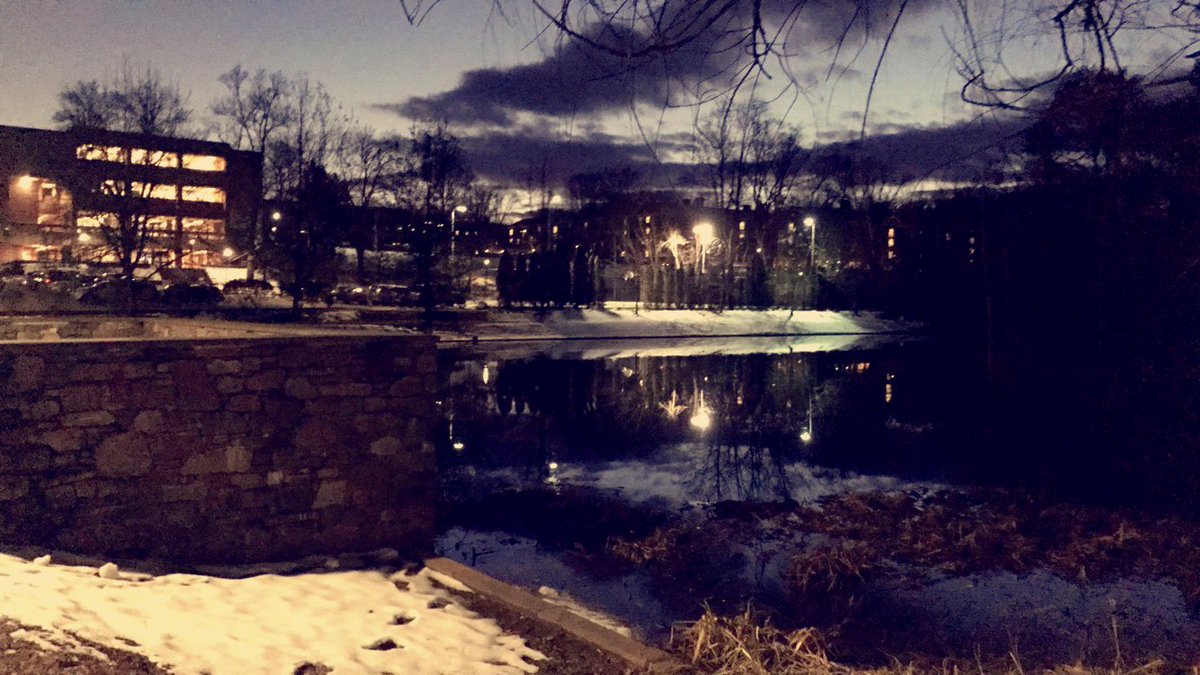 NDailey1's tweet image. Wintry night runs across campus #NothingBetter #HauntinglyBeautiful