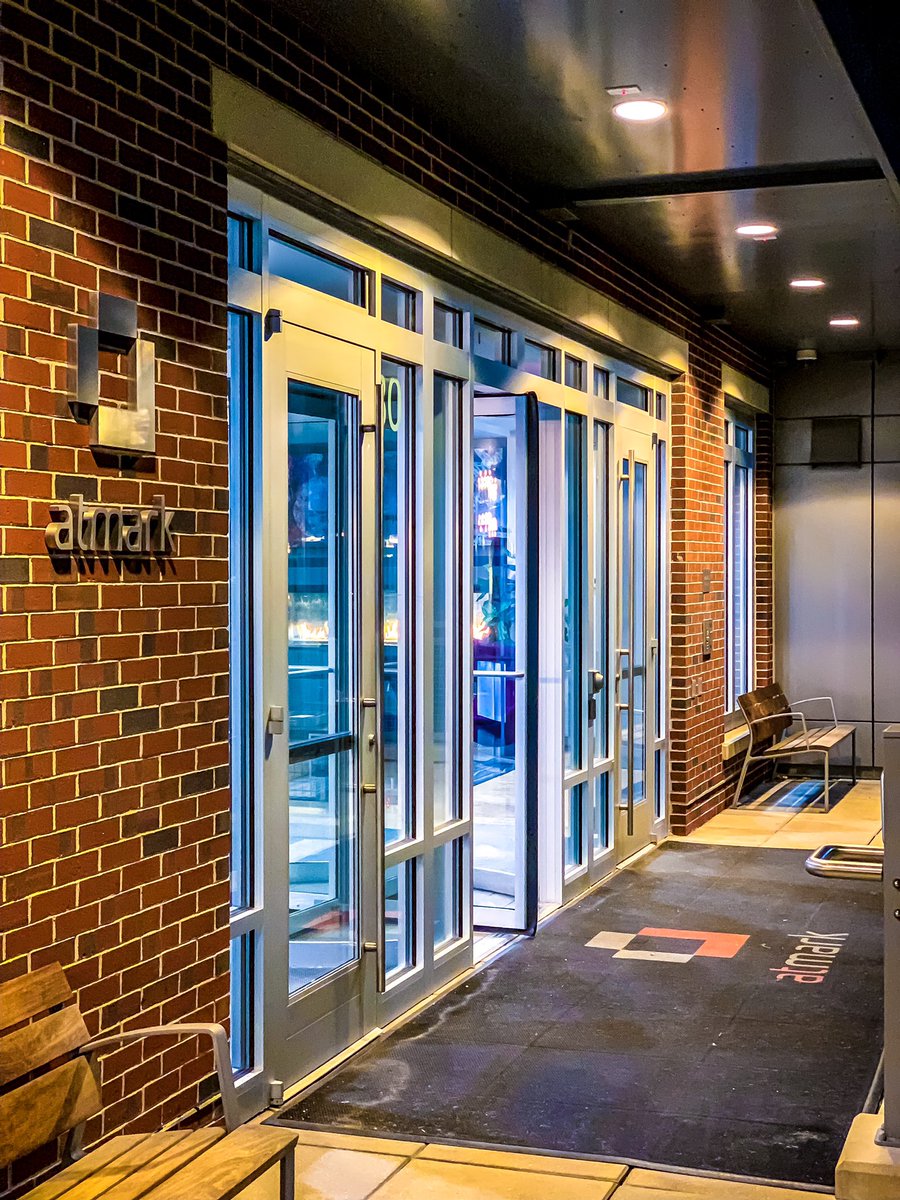 RRodriguezatt's tweet photo. Wine Down Wednesday π·@AtmarkApts bringing AT&T products and services to the residents of Cambridge MA @DJChrisTait #attconnectscommunity #MDUIsWhatWeDo @Reyes_Att https://t.co/r3GWqGe7Mh