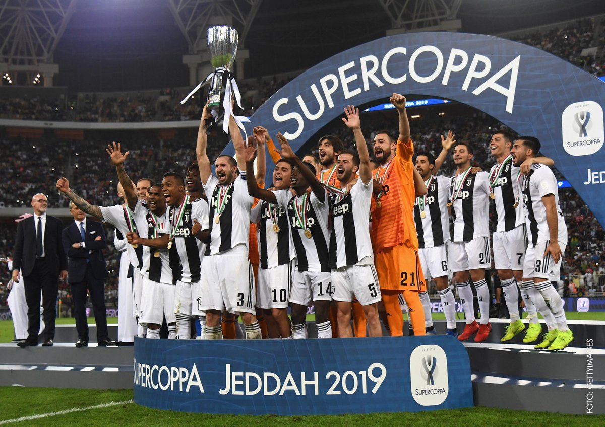 “Sotto il cielo di Jeddah è la Juventus di Allegri a festeggiare la vittoria della 31° edizione della Supercoppa nazionale. E’ bastato al 15° della ripresa lo stacco di testa di Cristiano Ronaldo”
#JuveMilan raccontata dalla penna di @GiacoChiaranda
http://www.megliodiniente.com/supercampioni/