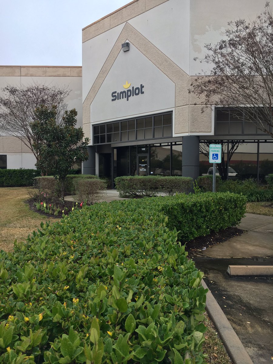 jonatkins37's tweet image. Great having a chance to visit the @SimplotPartners warehouse in Houston. Very impressive facility &amp;amp; staff and I love seeing rows of #PerformancePack product ready to head out the door! #PartnerUp #MTGA