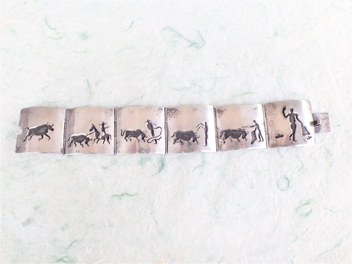 GliterzbySal's tweet photo. Sterling Silver Matador Bullfighter Story Teller Panel Bracelet 64 grams https://t.co/8ng9UuI6Xr #GotVintage #vintagejewelry #GliterzbySal #SixPanel https://t.co/4jtz0UnZlP