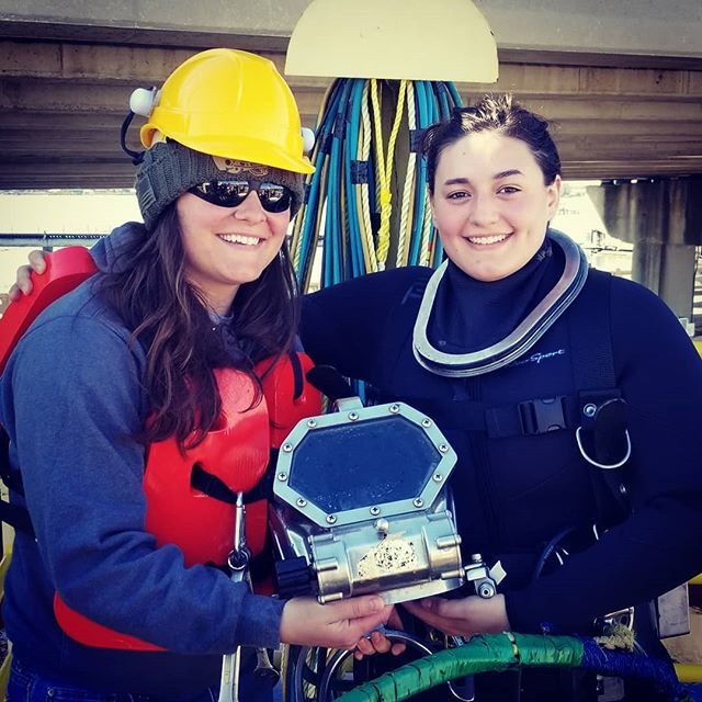 CDAtechnical's tweet photo. The sisterhood of CDA! Ladies who love a challenge. #CDAtech #womenintrades #womenwhorock #womenempowerment #tradeschool #Jacksonville #cdiver #nolimits #underwaterwelder #weldlife #underwaterweldingschool #commericaldiver #CommercialDiving #hardhatlife … https://t.co/UTfPxA9MHf https://t.co/OgKQfxUU8R