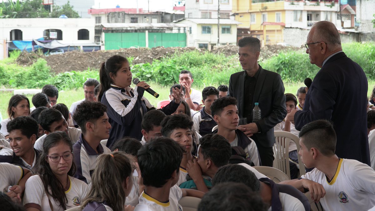 VictorMQuirola's tweet photo. Informamos sobre proyectos municipales a nuestros estudiantes de la Unidad Educativa Villa Florida. https://t.co/4Ur3pHVmST