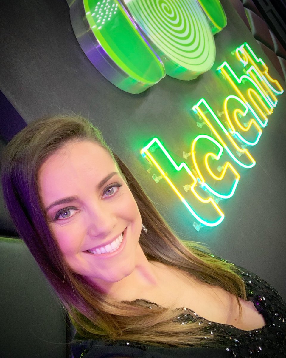 mariapiasanz's tweet photo. Ya está por comenzar #pinktelehit ¡No se lo pierdan! @tvtelehit https://t.co/rMNai7eZoz