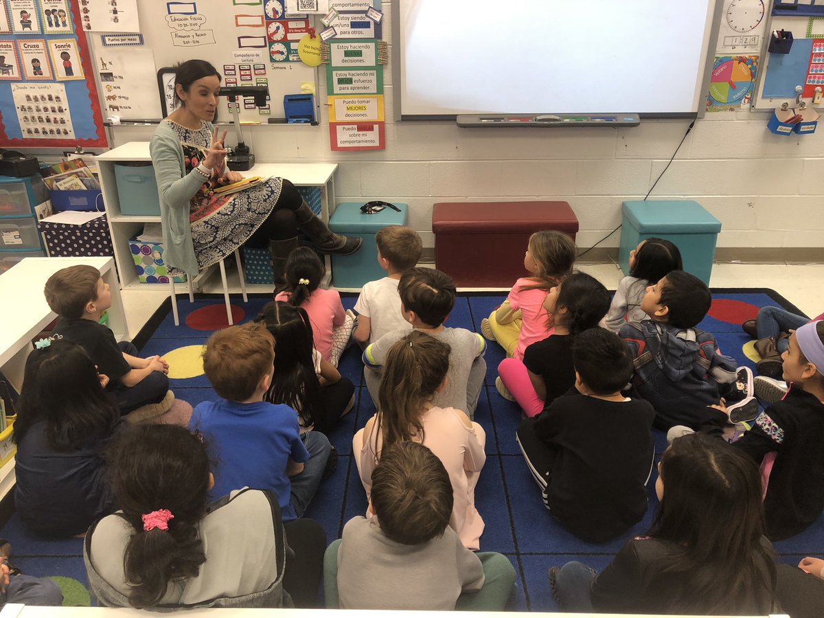 mrs_delrossi's tweet image. This afternoon was equally fantastic with @chiagirl30 and the first grade Dual Teachers! #readersworkshop #labclass @RRSPrincipal @SDL220 @BeckyWiegel @barrington220
