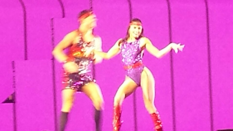 Mommyof4boysD's tweet photo. YESSSSSSSS GiRL ☆ @Dance10Hayley You were AMAZING ☆ last night at @RadioCity #DWTSTour I really wish I got to meet you! ♡ #1FanForADecade @derekhough XO https://t.co/JiBzwZ7WO2