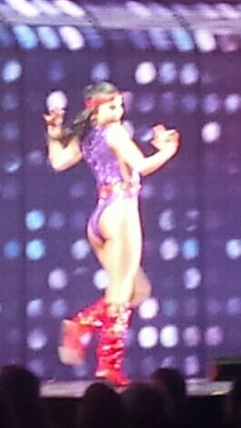 Mommyof4boysD's tweet photo. YESSSSSSSS GiRL ☆ @Dance10Hayley You were AMAZING ☆ last night at @RadioCity #DWTSTour I really wish I got to meet you! ♡ #1FanForADecade @derekhough XO https://t.co/JiBzwZ7WO2