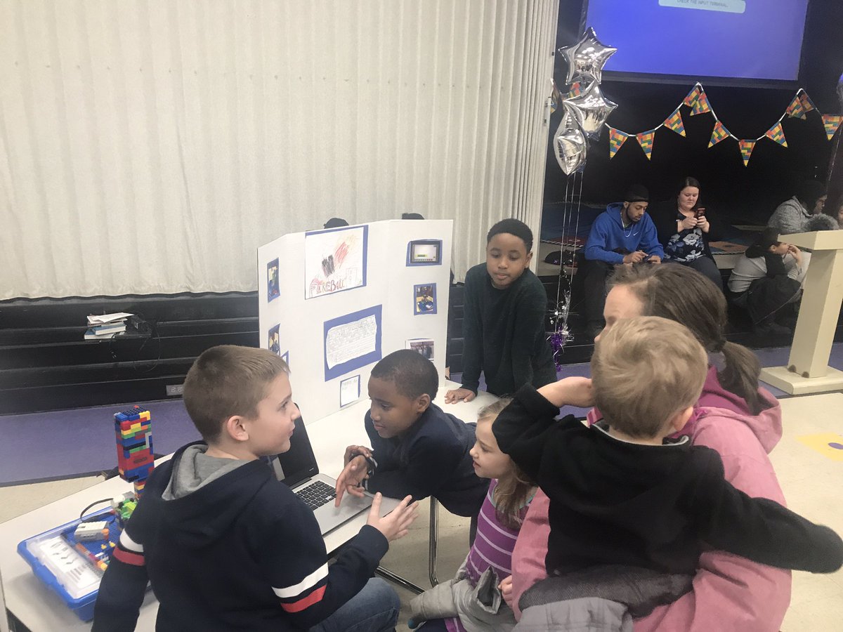 TechDiff4085's tweet image. We funded the @HMSTEMRobotics program for this year. We sent a few folks to see their big open house and it was PACKED! Almost 60 kids participated. #OMGrobots #FIRSTDeepSpace @FRCTeams #REYNproud @ReynSchools