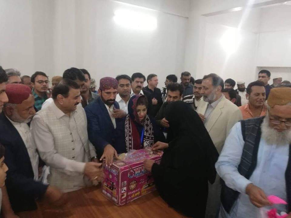 BENAZIR_NEWS's tweet photo. President Bhutto Welfare Organization Sindh A Hameed Bhutto & SVP Nazeer Ahmed Bhutto @nazeer_bhutto Addressing .#SwingMachines...#Rashan and #clothes Distribution ceremony among the poor needy and deserving peesons at Sachal goth Karachi @BBhuttoZardari @BakhtawarBZ @AseefaBZ https://t.co/EzSrZj8jg0