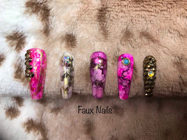"Faux Nails http://nailartgallery.nailsmag.com/fauxnails/photo/568184/faux-nails?utm_source=dlvr.it&utm_medium=twitter … "