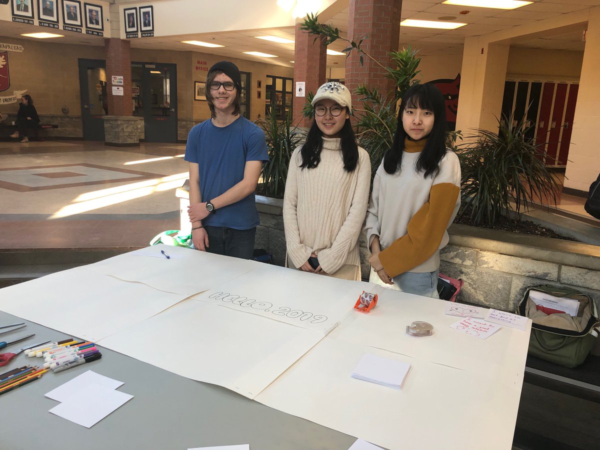 JodieSchnurr's tweet photo. Lots of great #mindful and #wellbeing activities happening today to support @OakTrafalgarHS students during that #final30 push to end semester one. Thanks to all of those school leaders who prioritized #happy today! #chocolate #artfun #lemonade #Bailey @ON_TherapyDogs https://t.co/mNb0oldslU