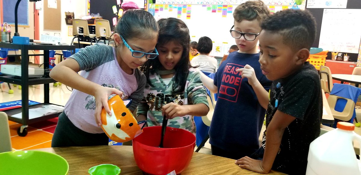 FirstwithMissC's tweet photo. We made FLUBBER in our #littlescientist club! #polserproud #1stgrade https://t.co/Qb0zFcHams