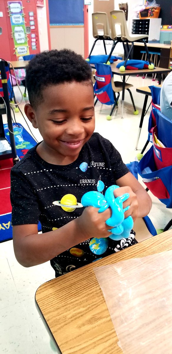 FirstwithMissC's tweet photo. We made FLUBBER in our #littlescientist club! #polserproud #1stgrade https://t.co/Qb0zFcHams