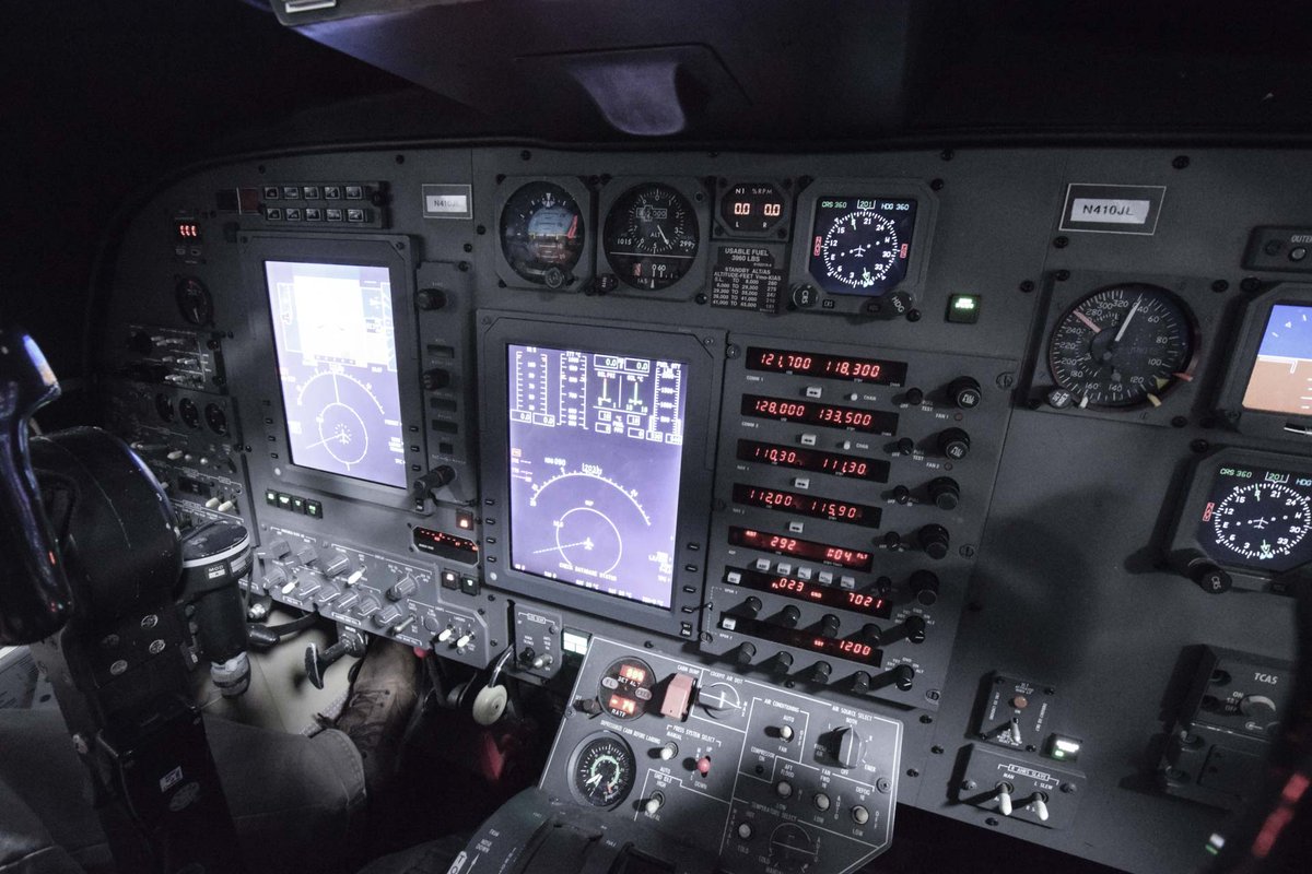 SuiteFourEleven's tweet photo. A few of the 100+ shots taken from a photo session for Davis Aircraft. Massive windows, amazing lighting, baller jets &amp; a ton of open space made this is a dream to shoot. LR edits on the cooler side to match the look, tone, and feel of the site I'm working on. ✈️📷 #yeg #yegphoto https://t.co/oC6QdTCcvx