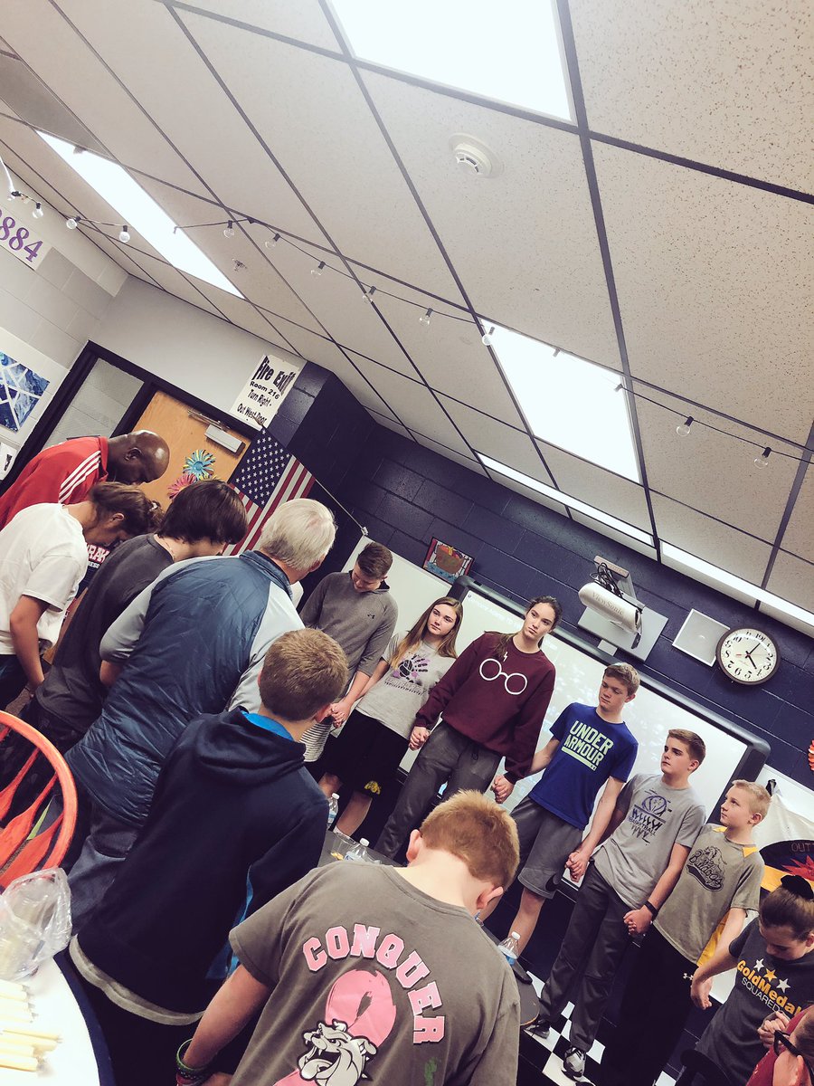 DeMoineAdams's tweet image. Was passing through @BPS_Bulldogs at the right time this afternoon because I got invited to their @FCANebraska @PanhandleFCA huddle! Always love having the opportunity to share my faith &amp;amp; encourage students to do all things through Him, not through the world ✝️ #Phil4:13 #1Tim4:8