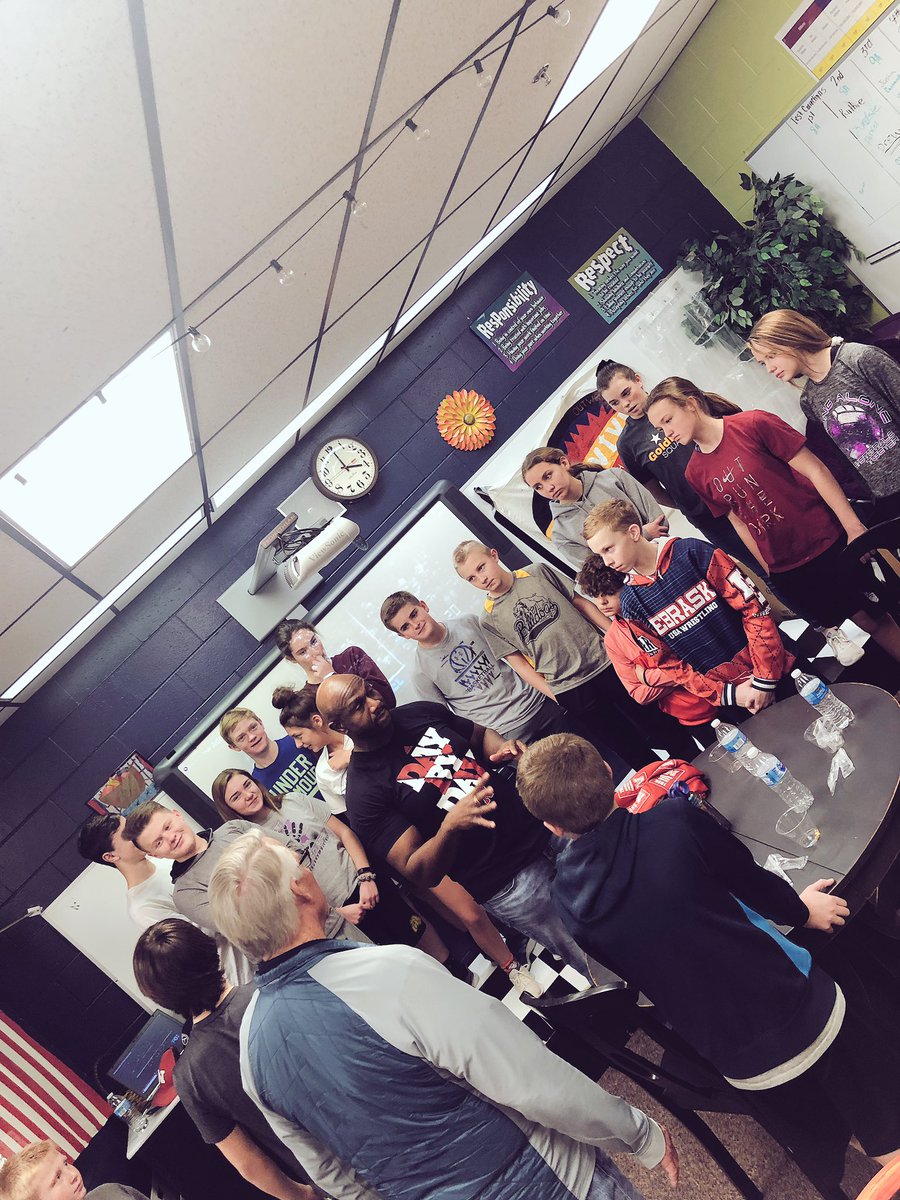 DeMoineAdams's tweet image. Was passing through @BPS_Bulldogs at the right time this afternoon because I got invited to their @FCANebraska @PanhandleFCA huddle! Always love having the opportunity to share my faith &amp;amp; encourage students to do all things through Him, not through the world ✝️ #Phil4:13 #1Tim4:8