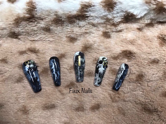 "Faux Nails http://nailartgallery.nailsmag.com/fauxnails/photo/568183/faux-nails?utm_source=dlvr.it&utm_medium=twitter … "