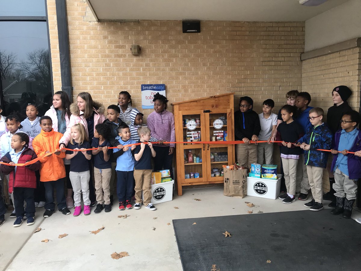MrThomasOKCPS's tweet photo. @OKCPS @AndrewJohnsonES @cityofvillage #orangeforhunger #doingourpart #ittakesavillage #proudprincipal #bestkeptsecretokcps https://t.co/hFMkd9clCj
