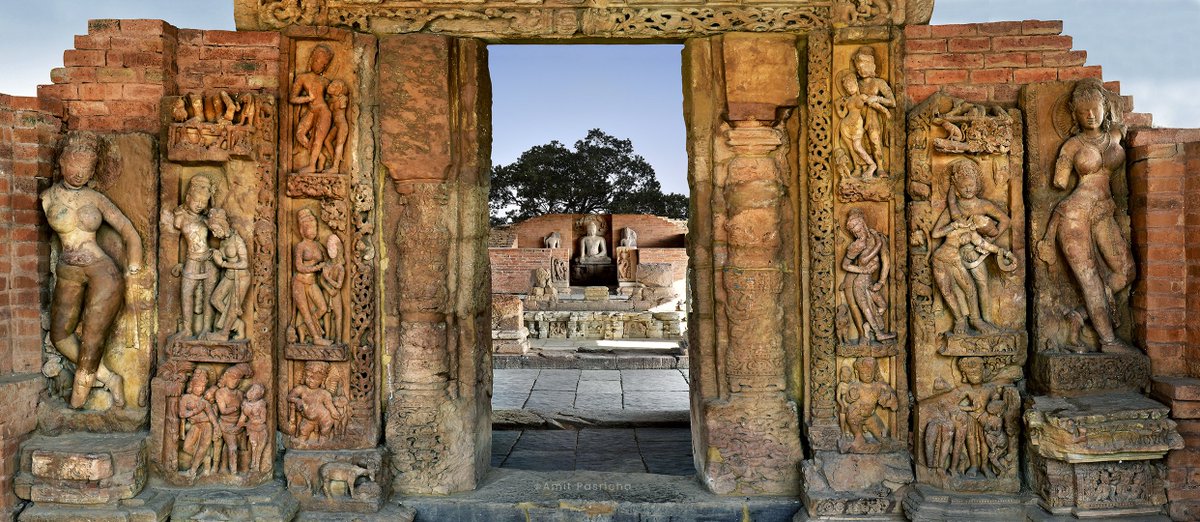 IndiaLostFound's tweet image. The ornate entrance to the Teewardeo Vihar, at Sirpur which during the #Dakshina #Kosala era, was the capital of the region,known by the name of Shripur, a flourishing #trading centre.
#Teevardeo Buddhist Monastery #Sirpur #Chhatisgarh, 5–6th C
#indiafound #indialostandfound