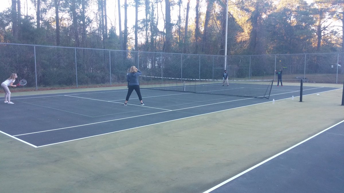 GTaylorAOE's tweet photo. Thank you to Mrs. Hill for helping with tennis practice today. My top  players enjoyed the challenge. 🎾 #angeloakes https://t.co/147FzAIjbE