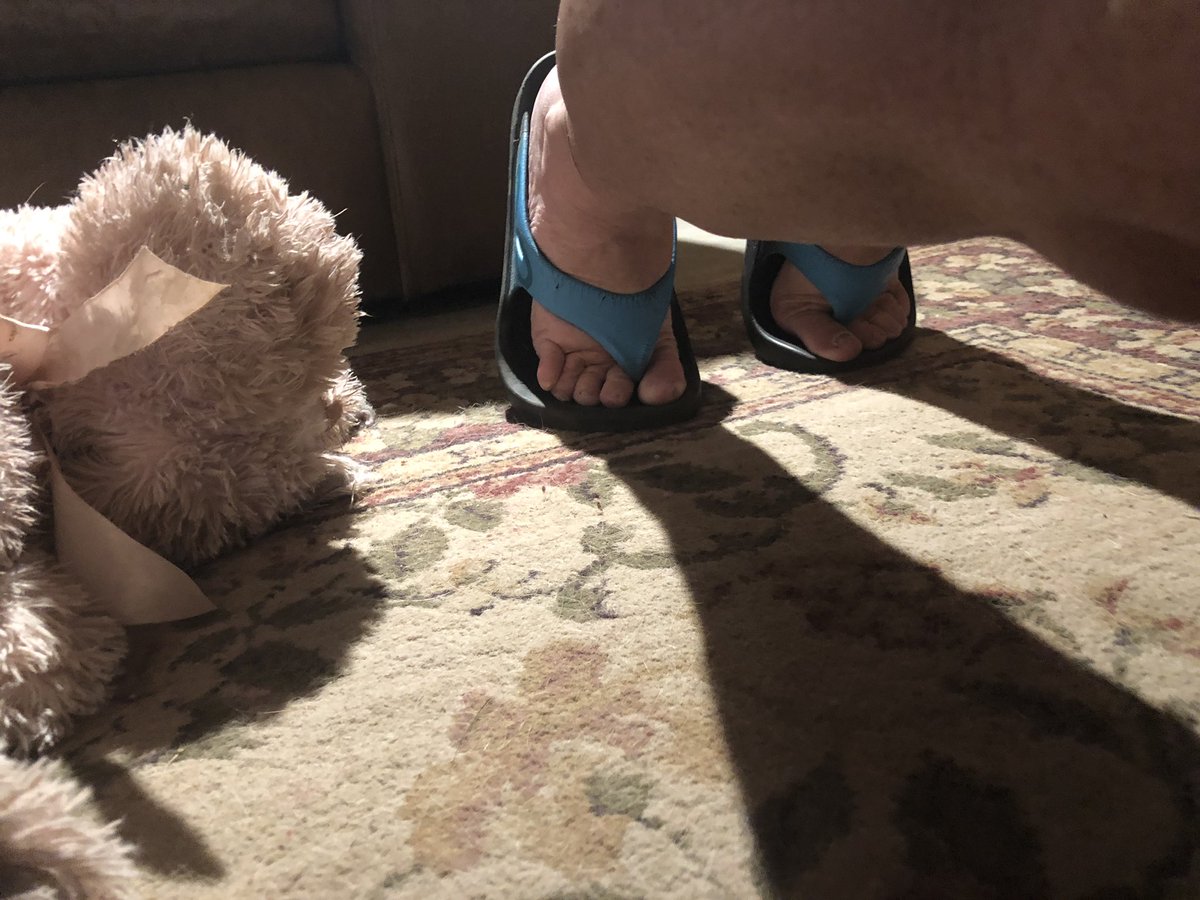 MelindaHoward4's tweet image. Planking in @oofos #StrongCore