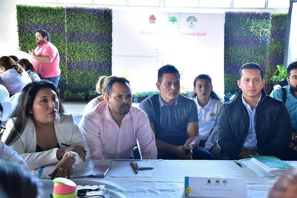 El equipo DIF Tulum asistió a este curso con la finalidad de recibir la capacitación necesaria para brindar respuesta oportuna y adecuada a las necesidades de las personas y grupos sociales que más lo necesitan en nuestro municipio. 
#ContigoHacemosMás
#MásSonrisas
#DifTulum