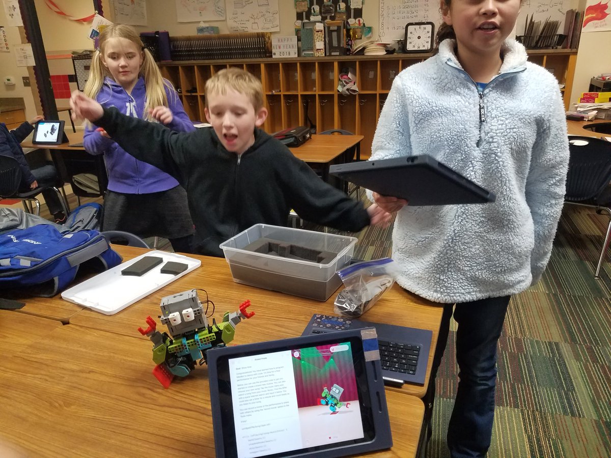 MrsPruenteCCE's tweet image. Coding club also worked with our New Grant robots, THANK YOU @MISDFoundation!
We created code &amp;amp; sequencing, we maneuvered the Spheros through obstacle courses!
@CastlemanCreek
#codingatthecastle 
#thisiscce 
#thisismidway 
#1MidwayScience 
#1midwaymath 
@JIMURobot 
@Sphero