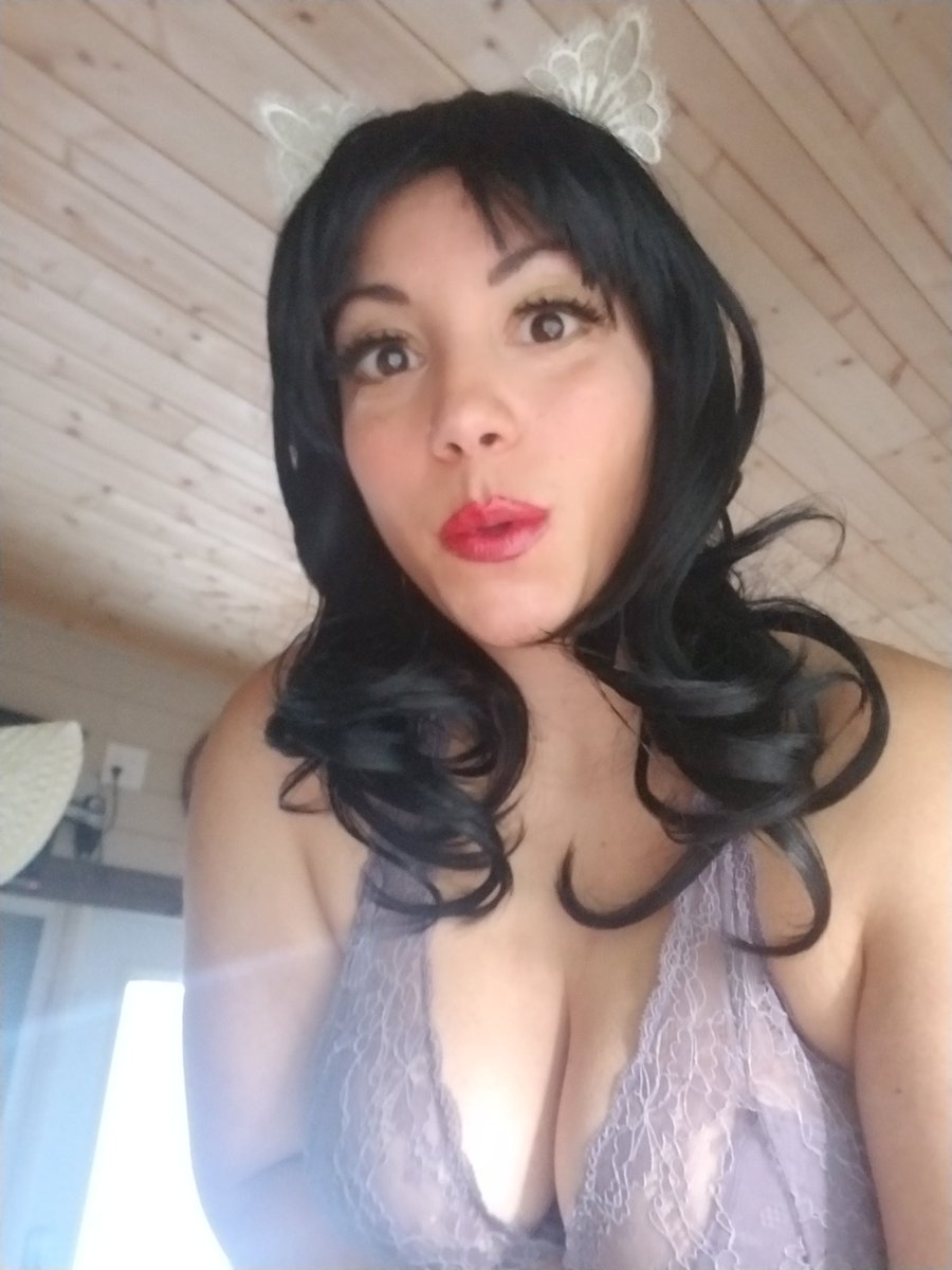SummerJ22916786's tweet photo. What a blast we had in my first show! This kitten is all tuckered out...see you tomorrow 💙
#camgirls #camgirl #BadKitty #thiccthursday #BIGPLANS https://t.co/tp5YR1aCE1