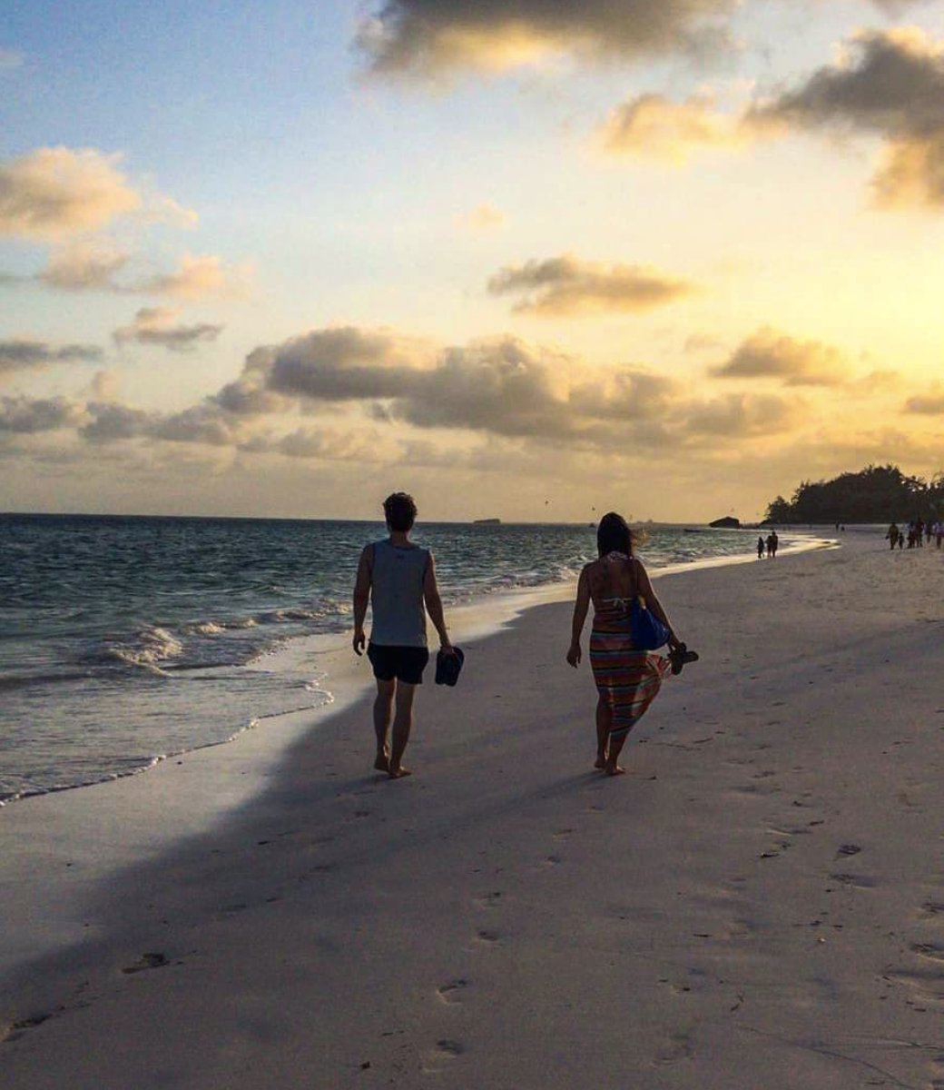 Temple_Point's tweet image. Which one do you prefer, footprints in the sand or snow?
Nothing soothes the soul like a walk on the beach. 

#TemplePointResort #Watamu #Kenyancoast #Midacreek #holidays #beach #sand #snow #beachwalk #beachresort #paradise #magicalkenya🇰🇪