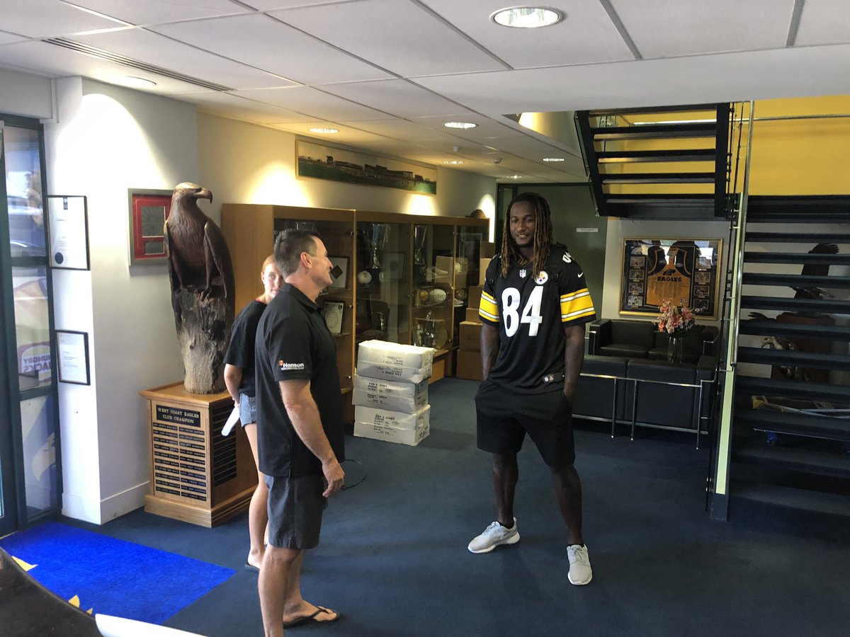 You just never know who you will bump into in reception...

Nice to see you, Woosh!