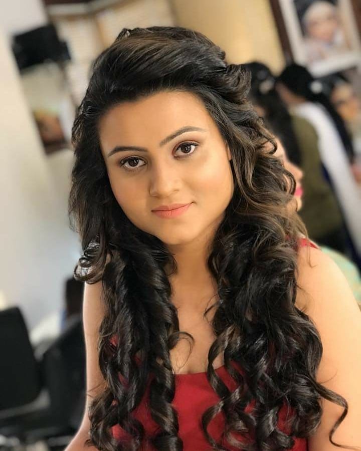ABSBySwati's tweet photo. If you dnt like loud or jazzy makeup in dis winter.
Now Book your appointment for #Partymakeup #Wedding ,#Engagement, #parties
Party Makeup Spacial  Winter offer - 
Premium @2100
Advance @1500 
Standard @1100

 #AgraBrideStudio By #ABSBySwati
  
 Call ☎️9690968917, 6396717446 https://t.co/N24iTJYRCe