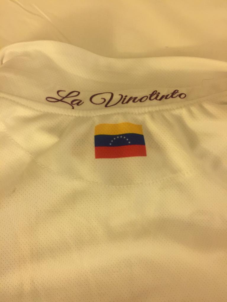 AlfredoCoronis's tweet photo. Uno de mis espías me mandó detalles del uniforme completo Givova blanco mas otros detalles de la camiseta https://t.co/9r5U24E13J