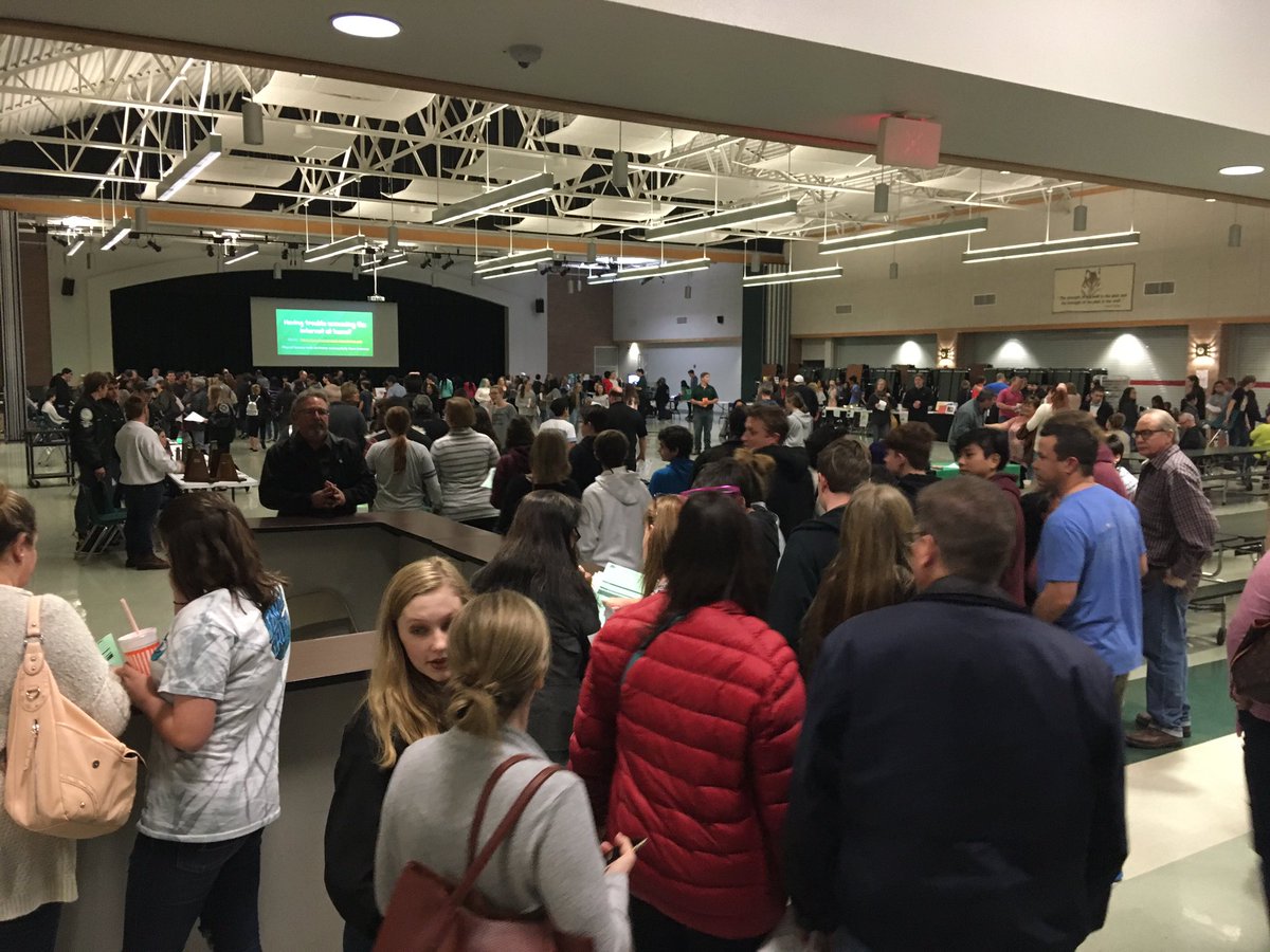CPHSCounseling's tweet image. What a great night! #cpnight #8thgradeparentnight #advancedprograms #courseselectionfair @CPHS_TWolves @LISD_Counseling